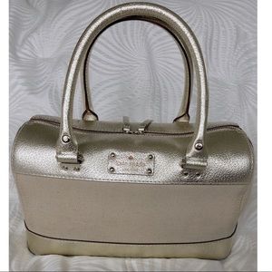 🎀 Kate Spade over the shoulder bag